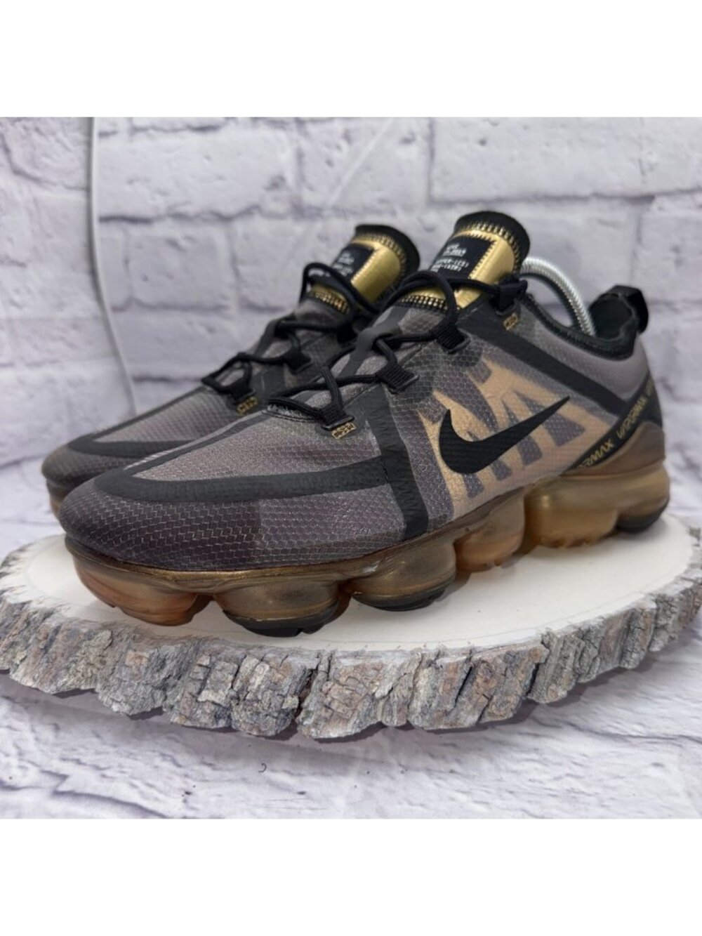 Nike Air Vapormax Black Gold Mens Size 9.5 Running Shoes AR6631-002 Sneakers - Picture 2 of 13